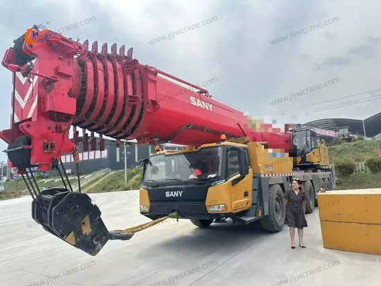 اعلی کارکردگی نے جڑواں انجنوں کے ساتھ سنی SACA300C8-8 آل روڈ کرین کا استعمال کیا